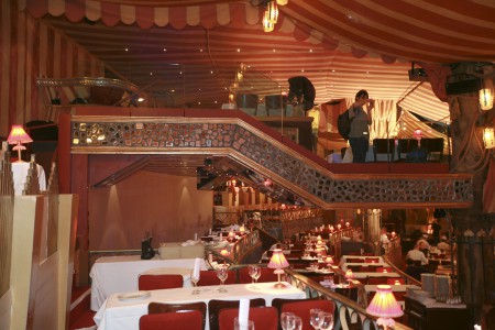 riproduzione dei vecchi mosaici del Moulin Rouge